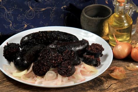  Tujia Blodpudding med Stekt Chili! En Fantastisk Smaksensation av Kryddigt Och Kremagt